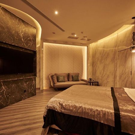 In Night Hotel Тайчжун Екстер'єр фото
